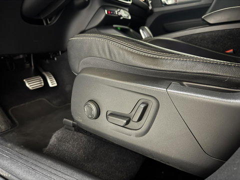 Volvo XC40 2.0 T4 R-Design Pano Leer Autopilot Camera Trekh. NAP