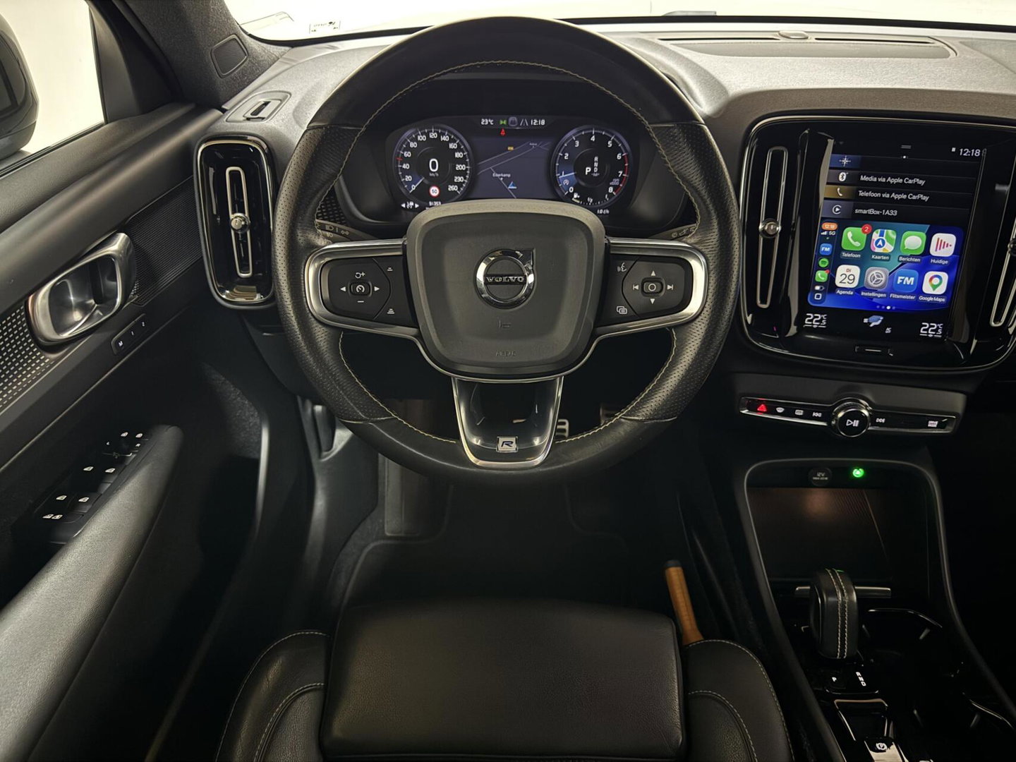 Volvo XC40 2.0 T4 R-Design Pano Leer Autopilot Camera Trekh. NAP
