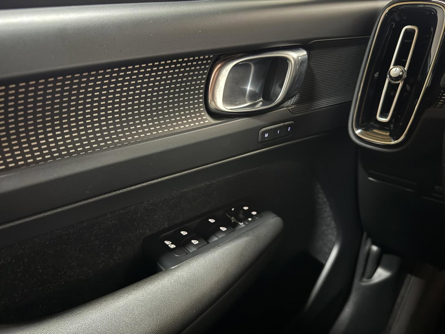Volvo XC40 2.0 T4 R-Design Pano Leer Autopilot Camera Trekh. NAP