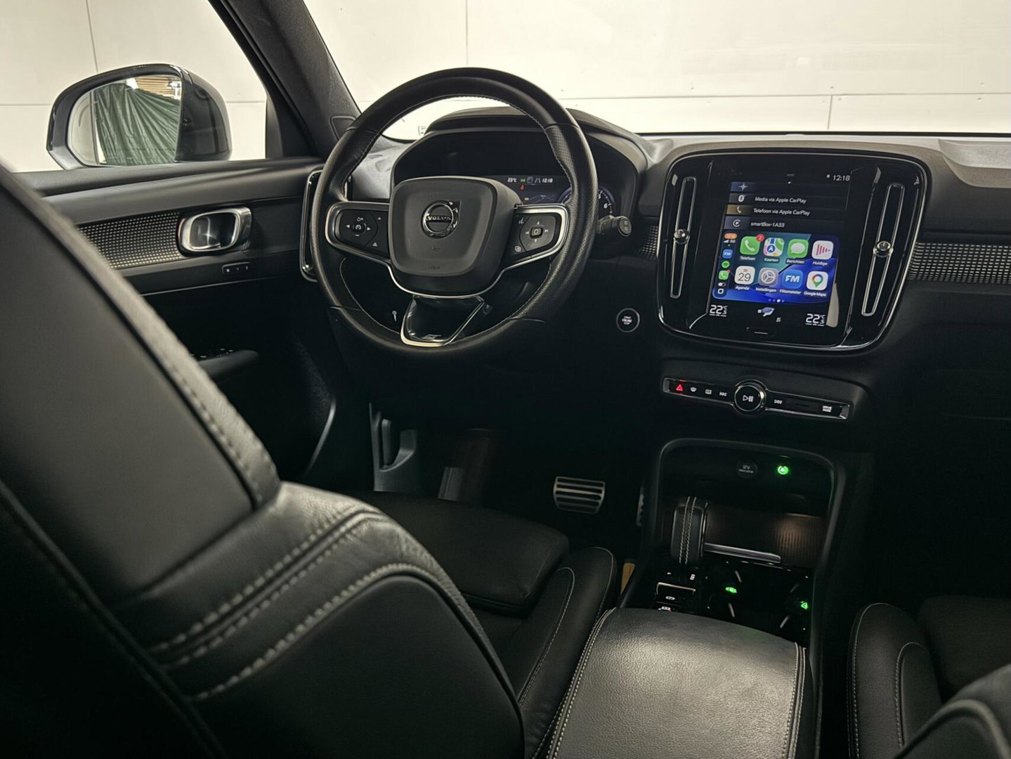 Volvo XC40 2.0 T4 R-Design Pano Leer Autopilot Camera Trekh. NAP