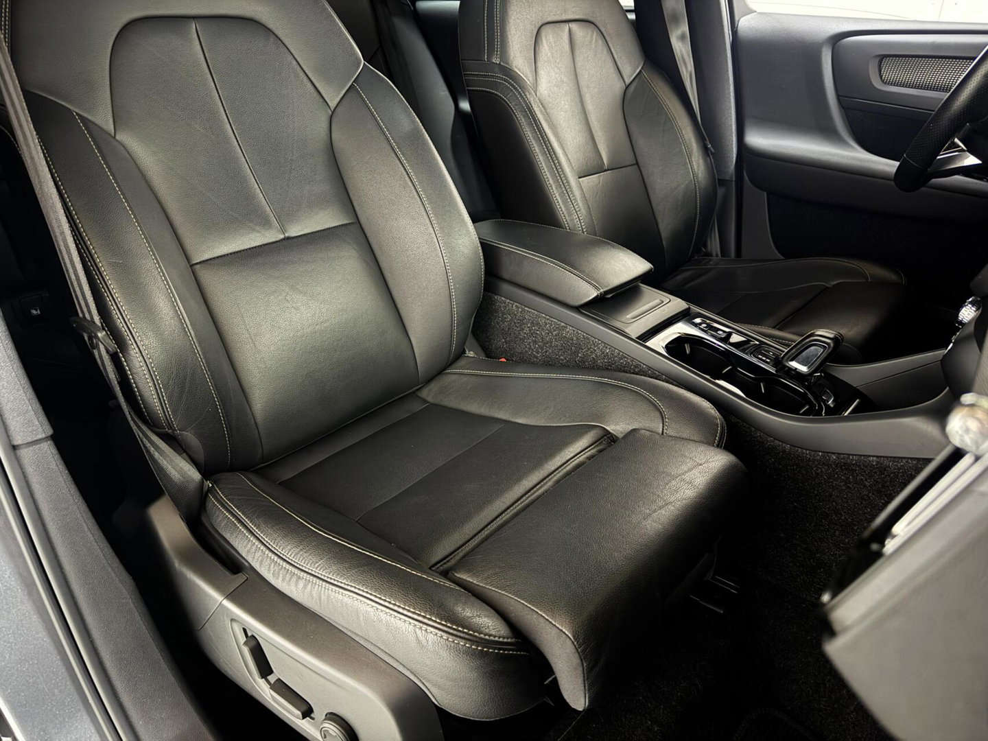 Volvo XC40 2.0 T4 R-Design Pano Leer Autopilot Camera Trekh. NAP