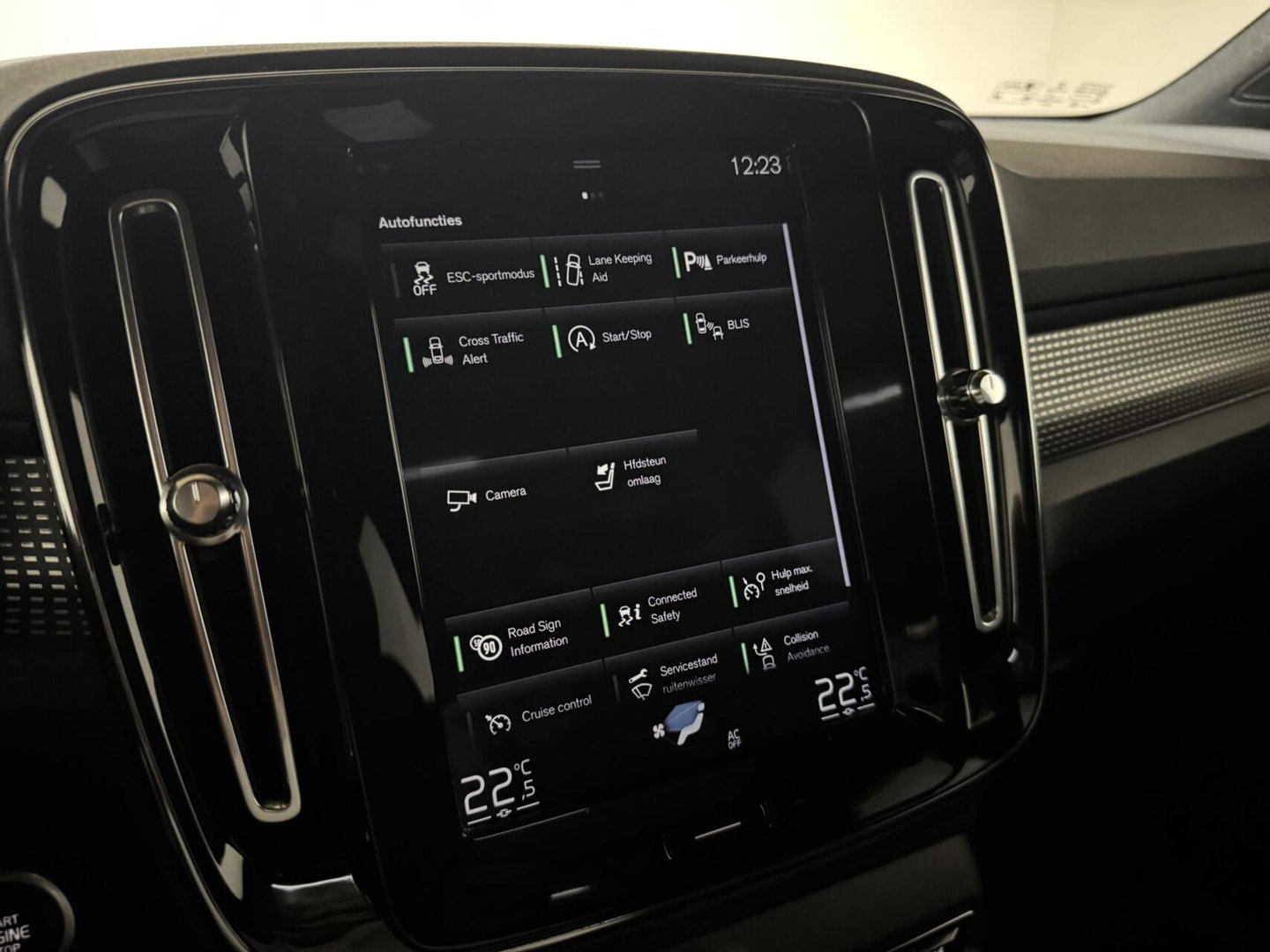 Volvo XC40 2.0 T4 R-Design Pano Leer Autopilot Camera Trekh. NAP