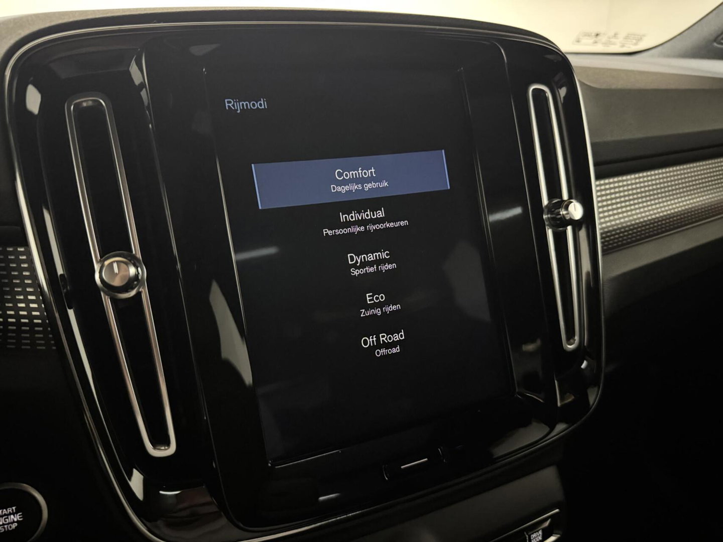 Volvo XC40 2.0 T4 R-Design Pano Leer Autopilot Camera Trekh. NAP