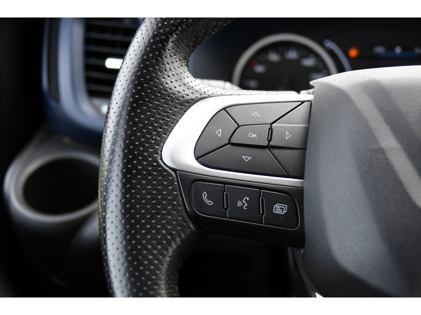 Iveco Daily 35C14V 2.3 352 H2 PB Edition Adaptieve Cruise, Camera, LED, Automaat, Clima, 3500kg Trekgewicht, Multimedia, Uniek!