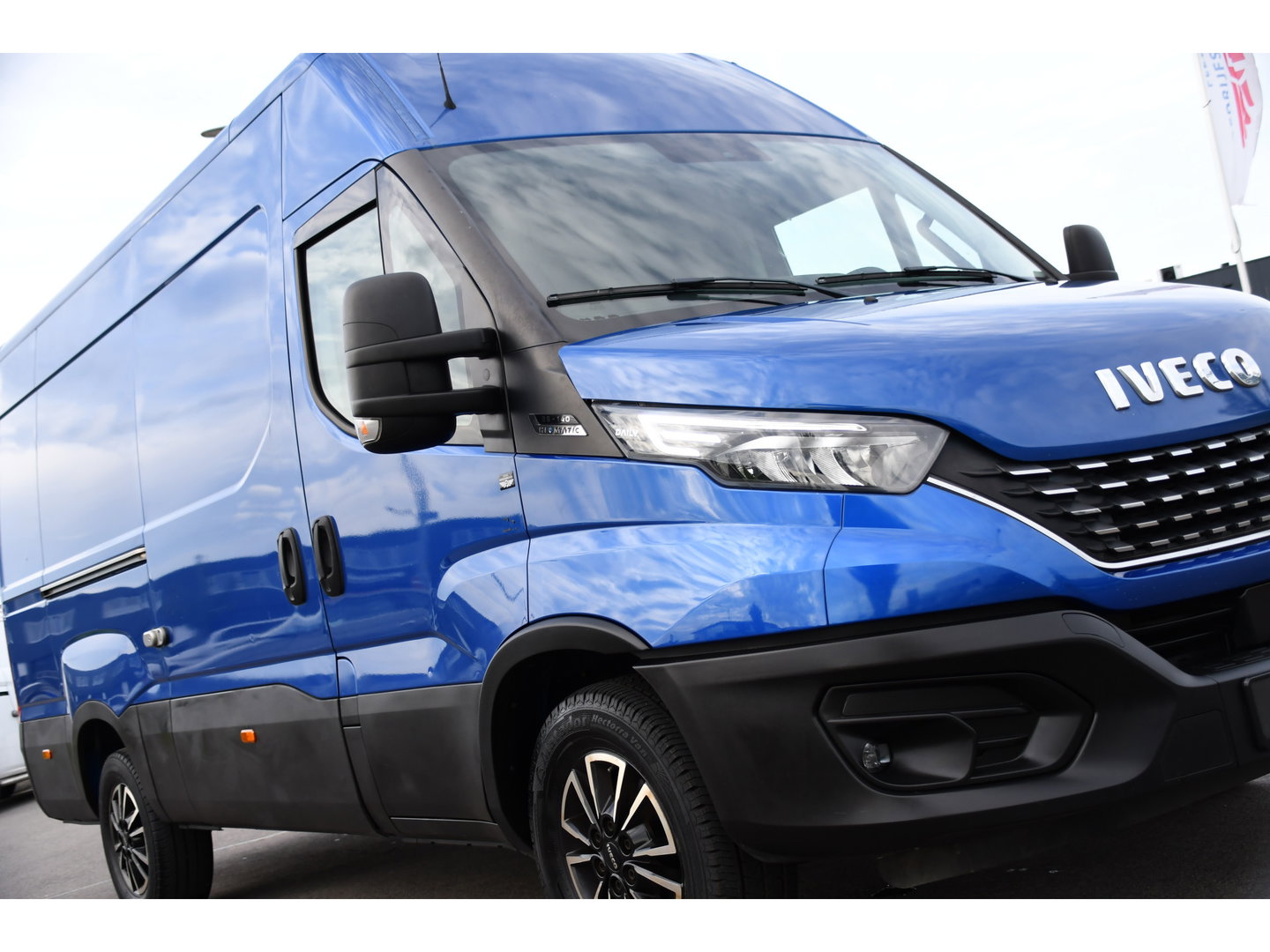 Iveco Daily 35C14V 2.3 352 H2 PB Edition Adaptieve Cruise, Camera, LED, Automaat, Clima, 3500kg Trekgewicht, Multimedia, Uniek!