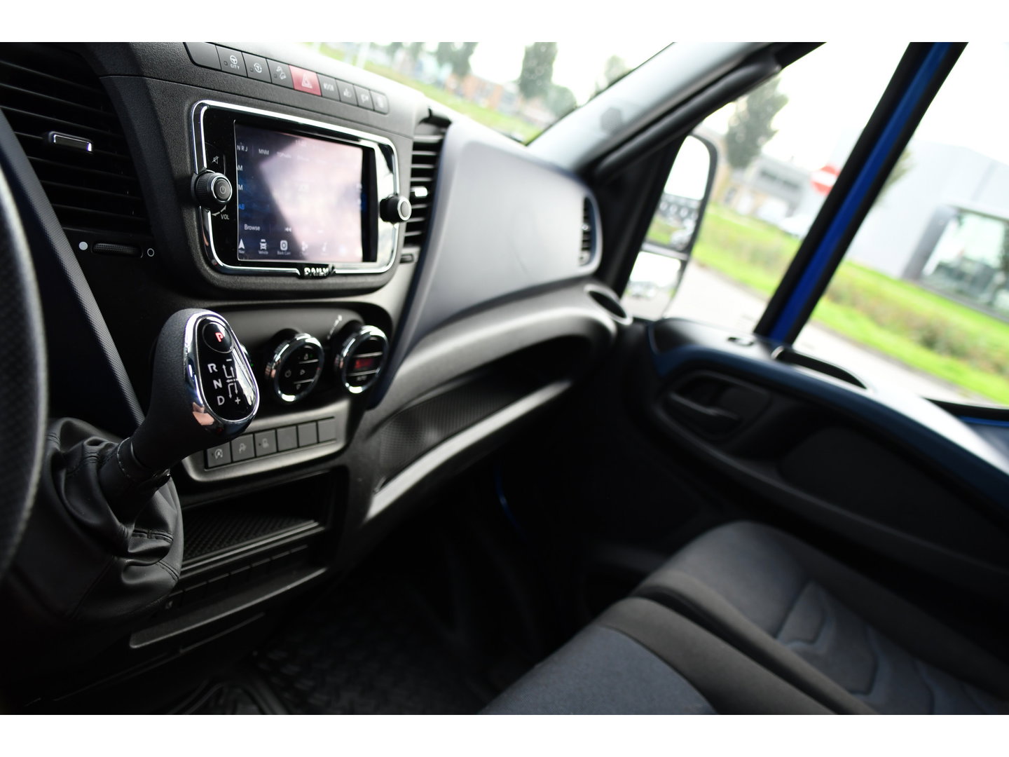 Iveco Daily 35C14V 2.3 352 H2 PB Edition Adaptieve Cruise, Camera, LED, Automaat, Clima, 3500kg Trekgewicht, Multimedia, Uniek!