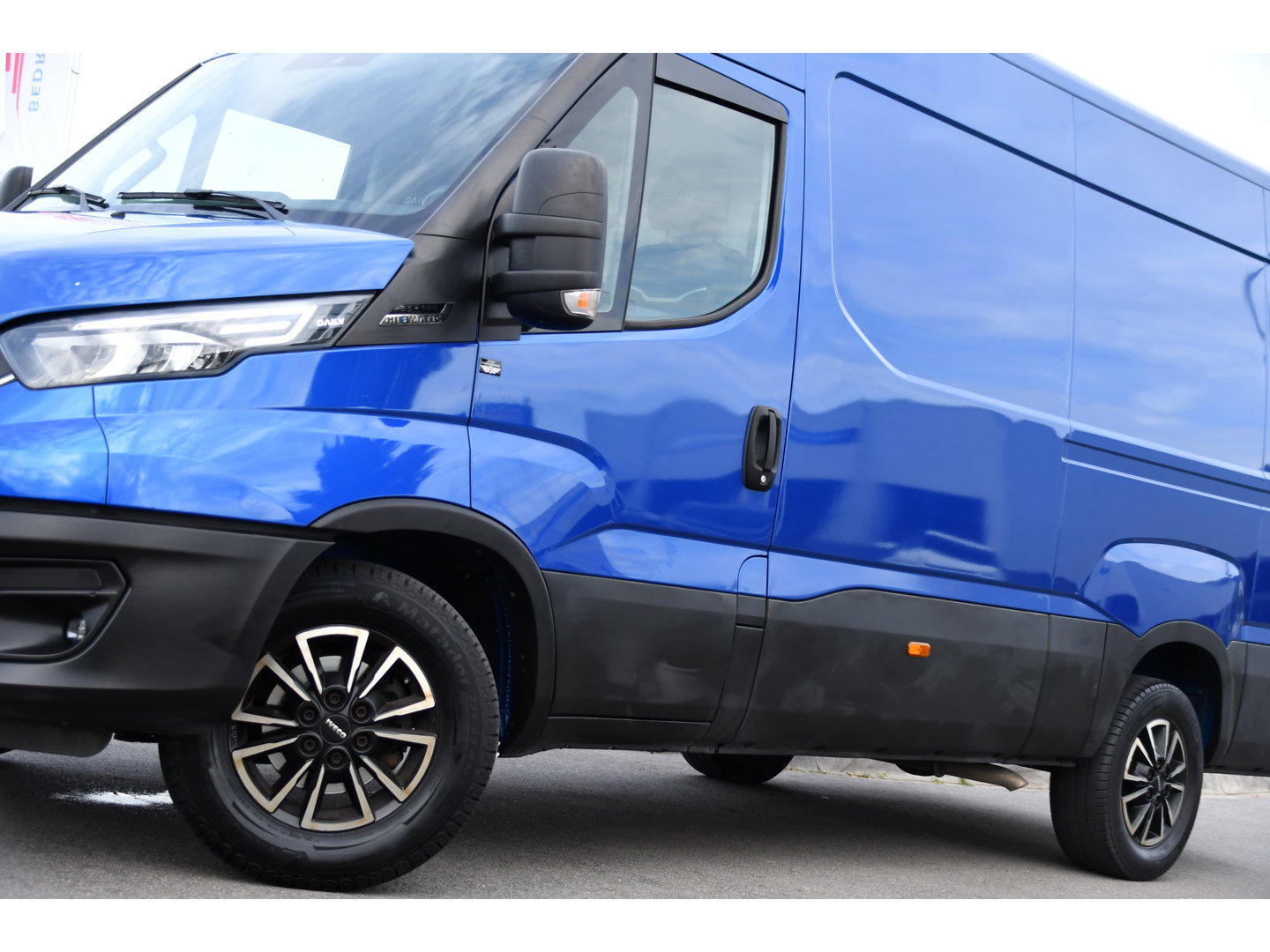Iveco Daily 35C14V 2.3 352 H2 PB Edition Adaptieve Cruise, Camera, LED, Automaat, Clima, 3500kg Trekgewicht, Multimedia, Uniek!