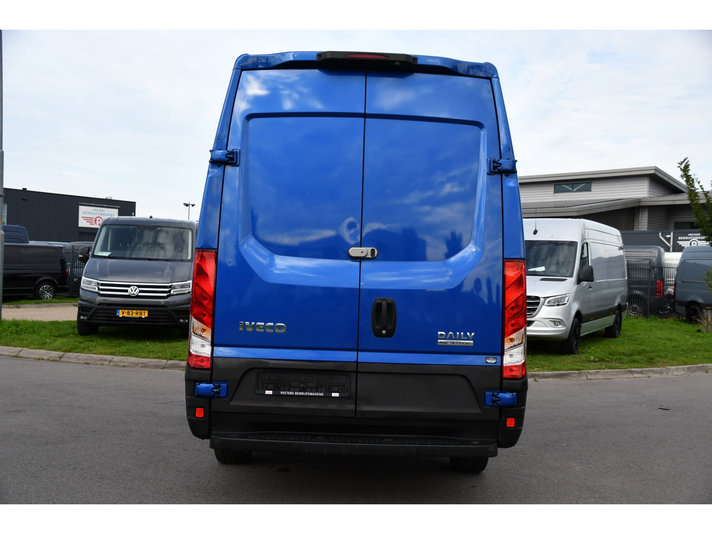 Iveco Daily 35C14V 2.3 352 H2 PB Edition Adaptieve Cruise, Camera, LED, Automaat, Clima, 3500kg Trekgewicht, Multimedia, Uniek!