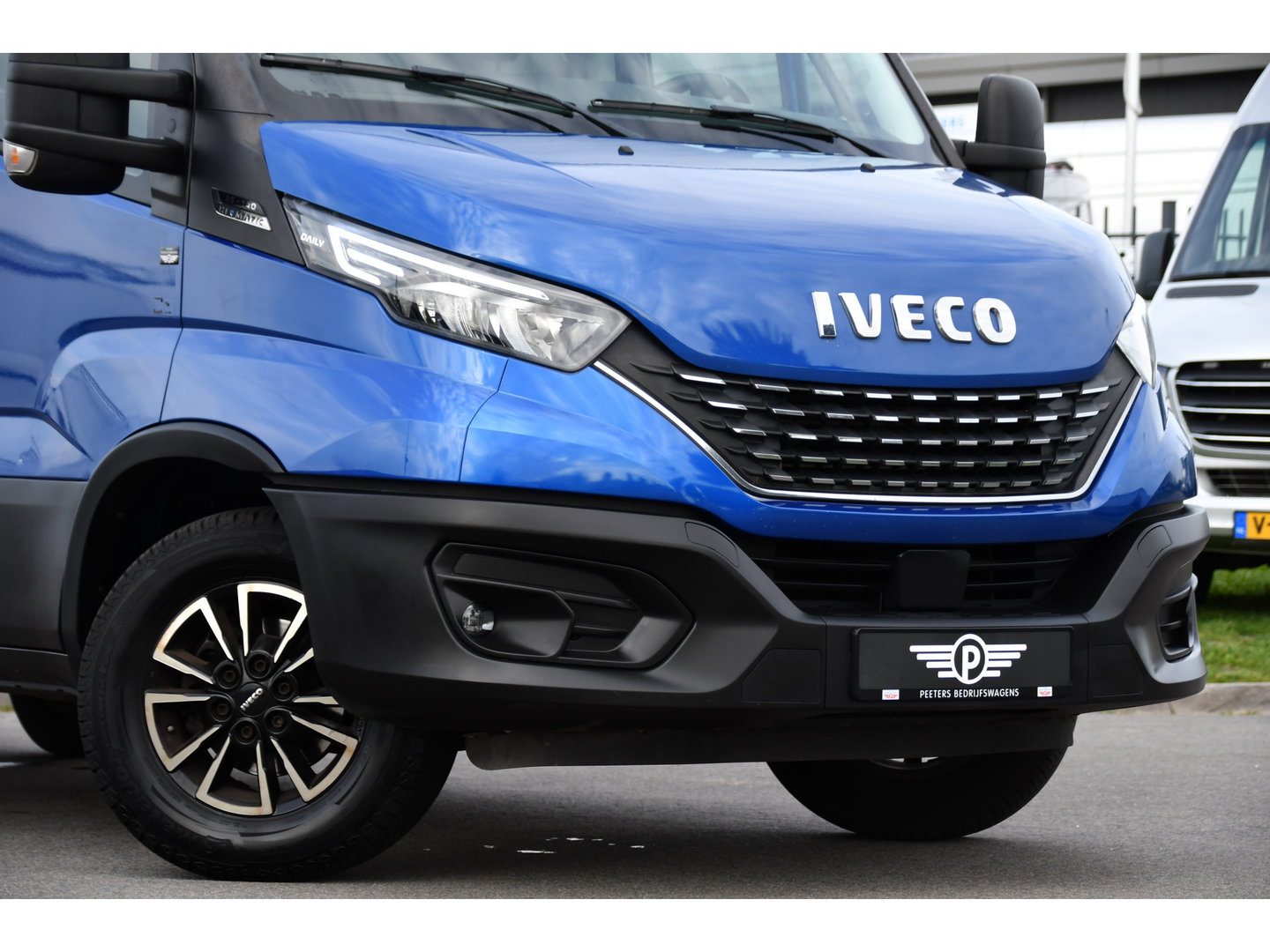 Iveco Daily 35C14V 2.3 352 H2 PB Edition Adaptieve Cruise, Camera, LED, Automaat, Clima, 3500kg Trekgewicht, Multimedia, Uniek!