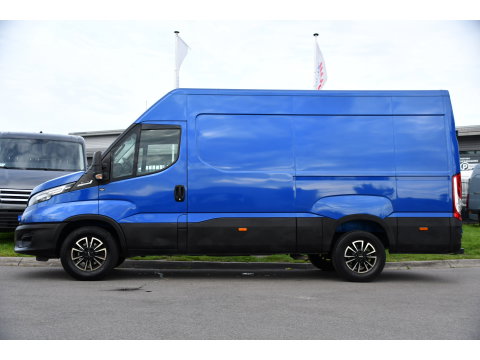 Iveco Daily 35C14V 2.3 352 H2 PB Edition Adaptieve Cruise, Camera, LED, Automaat, Clima, 3500kg Trekgewicht, Multimedia, Uniek!