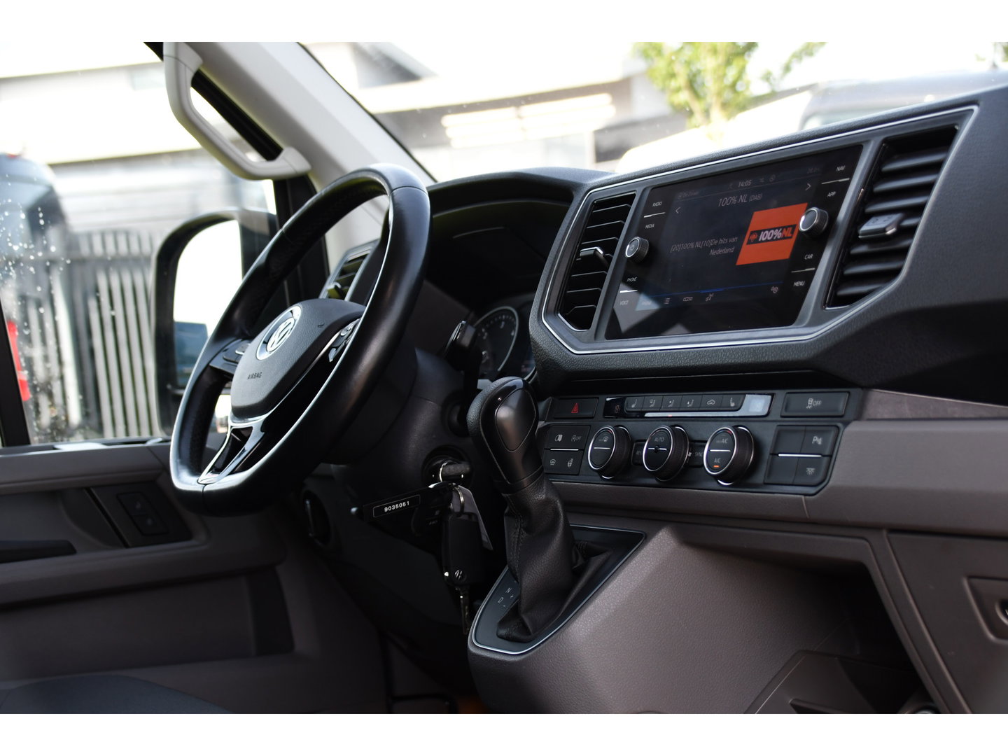 Volkswagen Crafter 35 2.0 TDI L3H2 Highline PB Edition Cruise, Camera, Carplay, LED, 177pk, Automaat, Multimedia, Stoelverwarming, Uniek!
