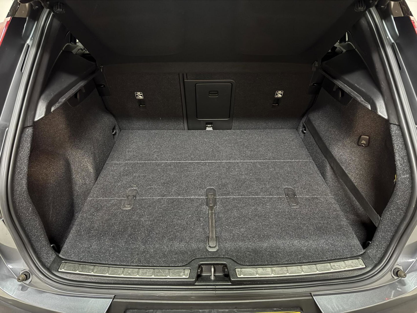 Volvo XC40 2.0 T4 R-Design Pano Leer Autopilot Camera Trekh. NAP