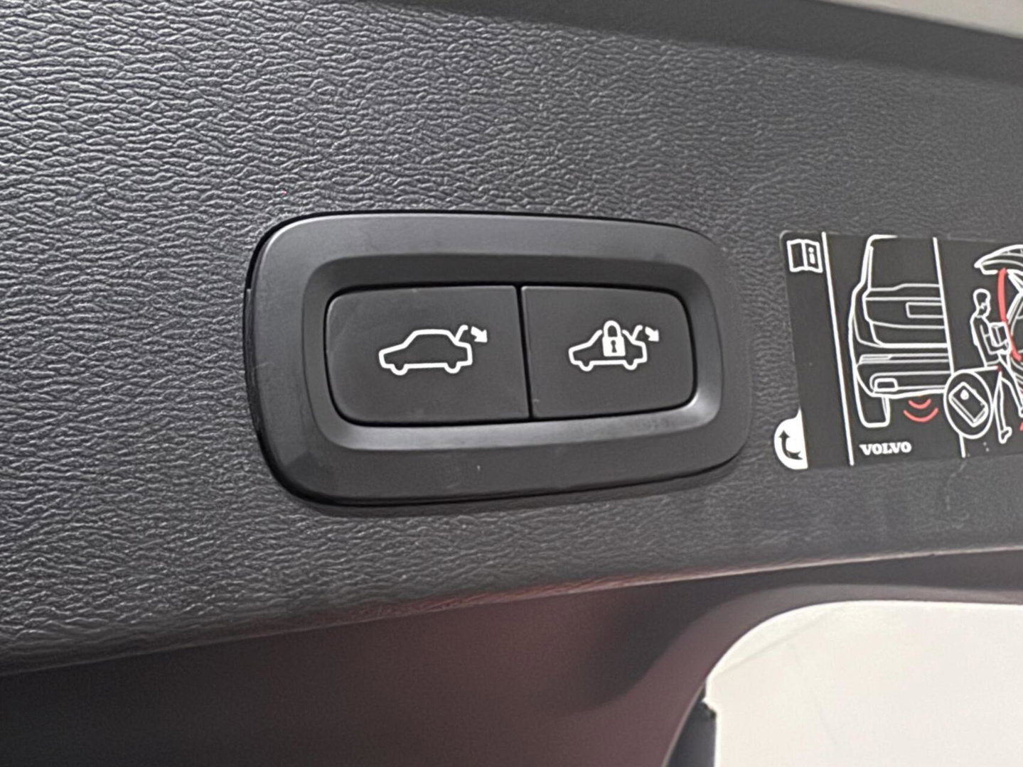 Volvo XC40 2.0 T4 R-Design Pano Leer Autopilot Camera Trekh. NAP