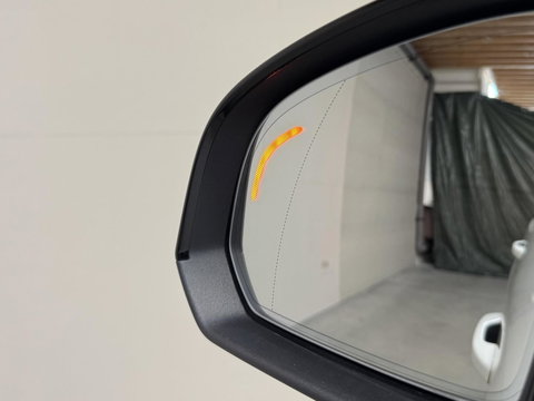 Volvo XC40 2.0 T4 R-Design Pano Leer Autopilot Camera Trekh. NAP