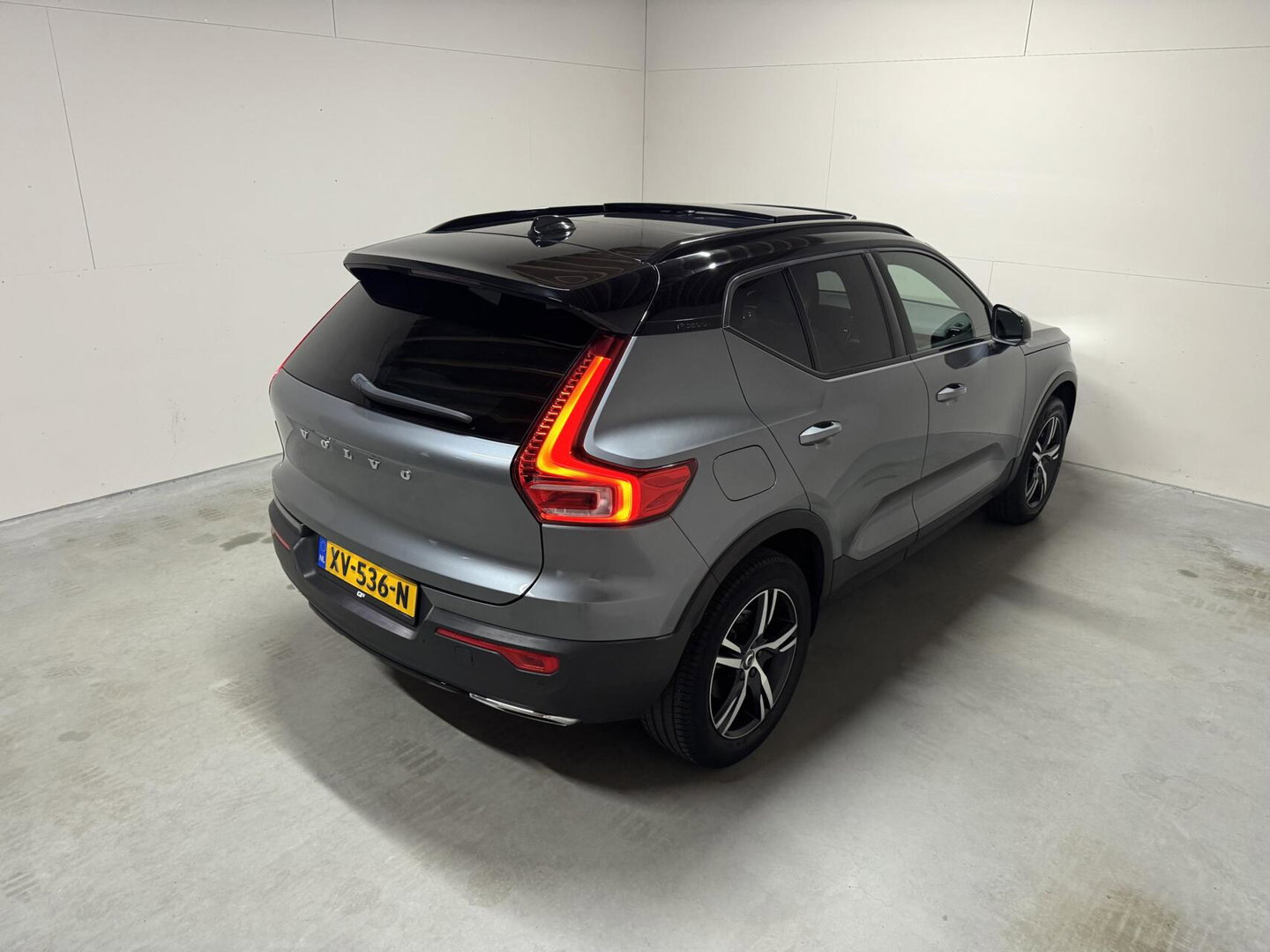 Volvo XC40 2.0 T4 R-Design Pano Leer Autopilot Camera Trekh. NAP