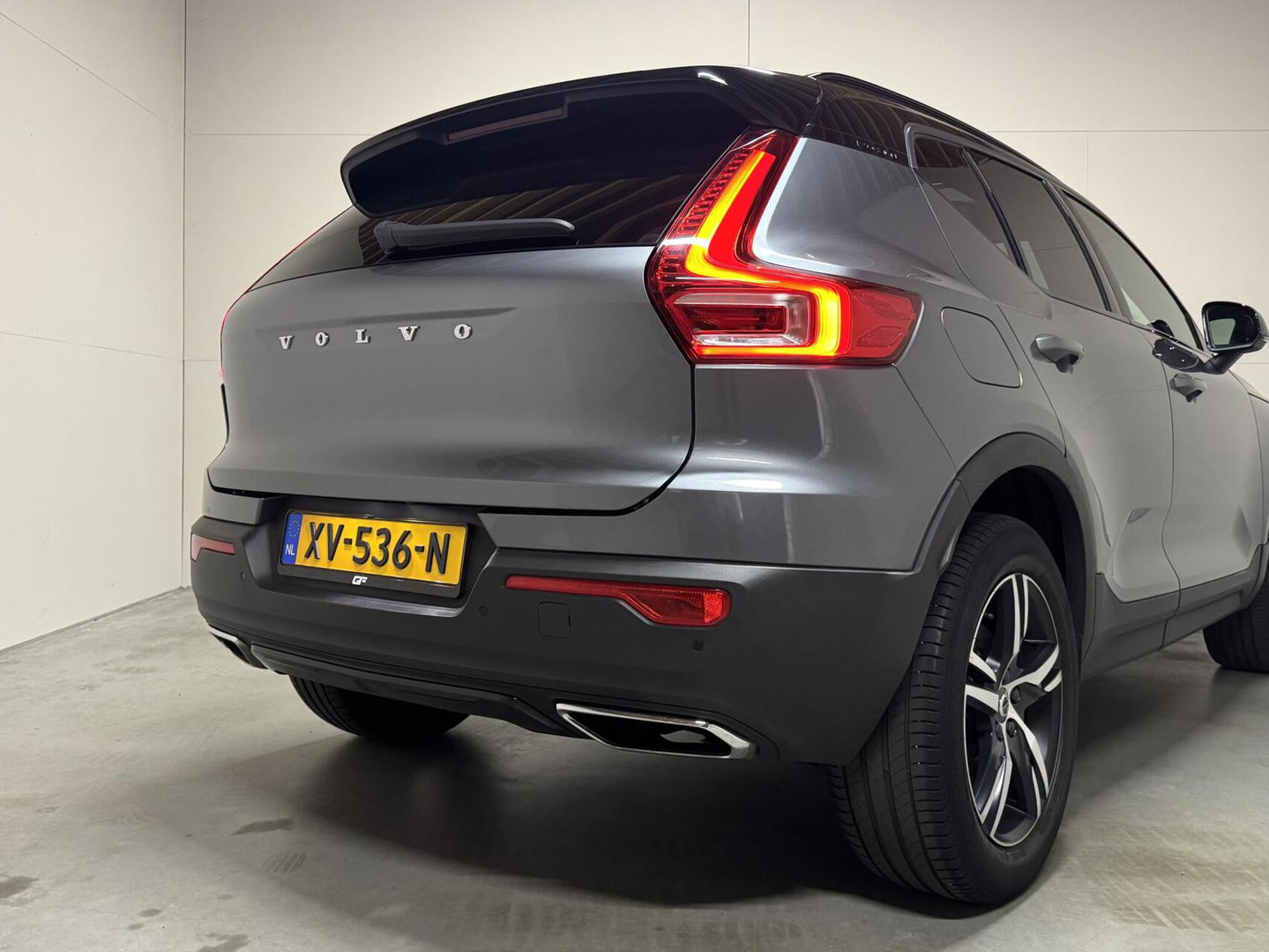 Volvo XC40 2.0 T4 R-Design Pano Leer Autopilot Camera Trekh. NAP