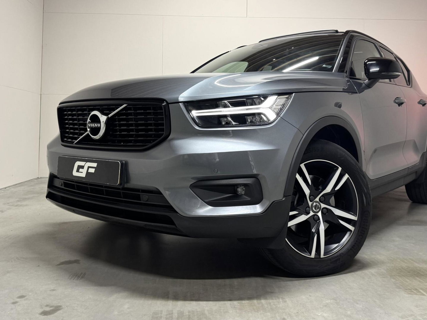 Volvo XC40 2.0 T4 R-Design Pano Leer Autopilot Camera Trekh. NAP