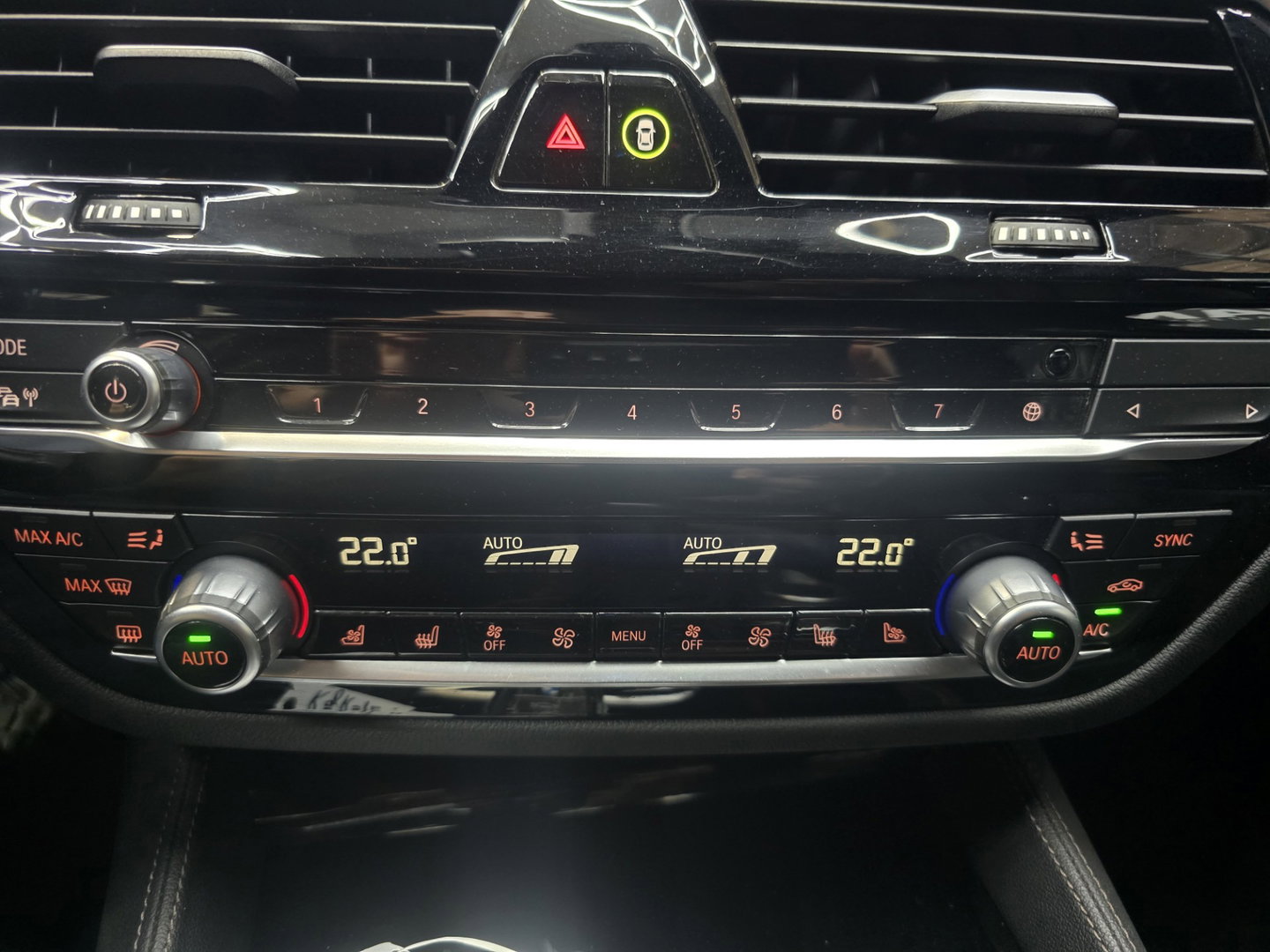 BMW 5 Serie 530e Business Edition M-Sport Plus HUD Navi LED Memory stoelv en koeling LM