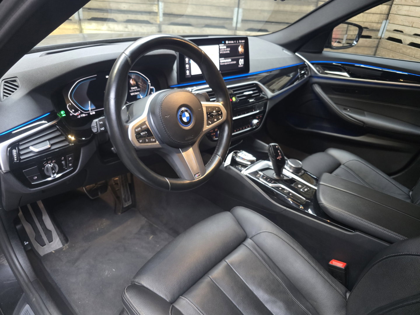 BMW 5 Serie 530e Business Edition M-Sport Plus HUD Navi LED Memory stoelv en koeling LM