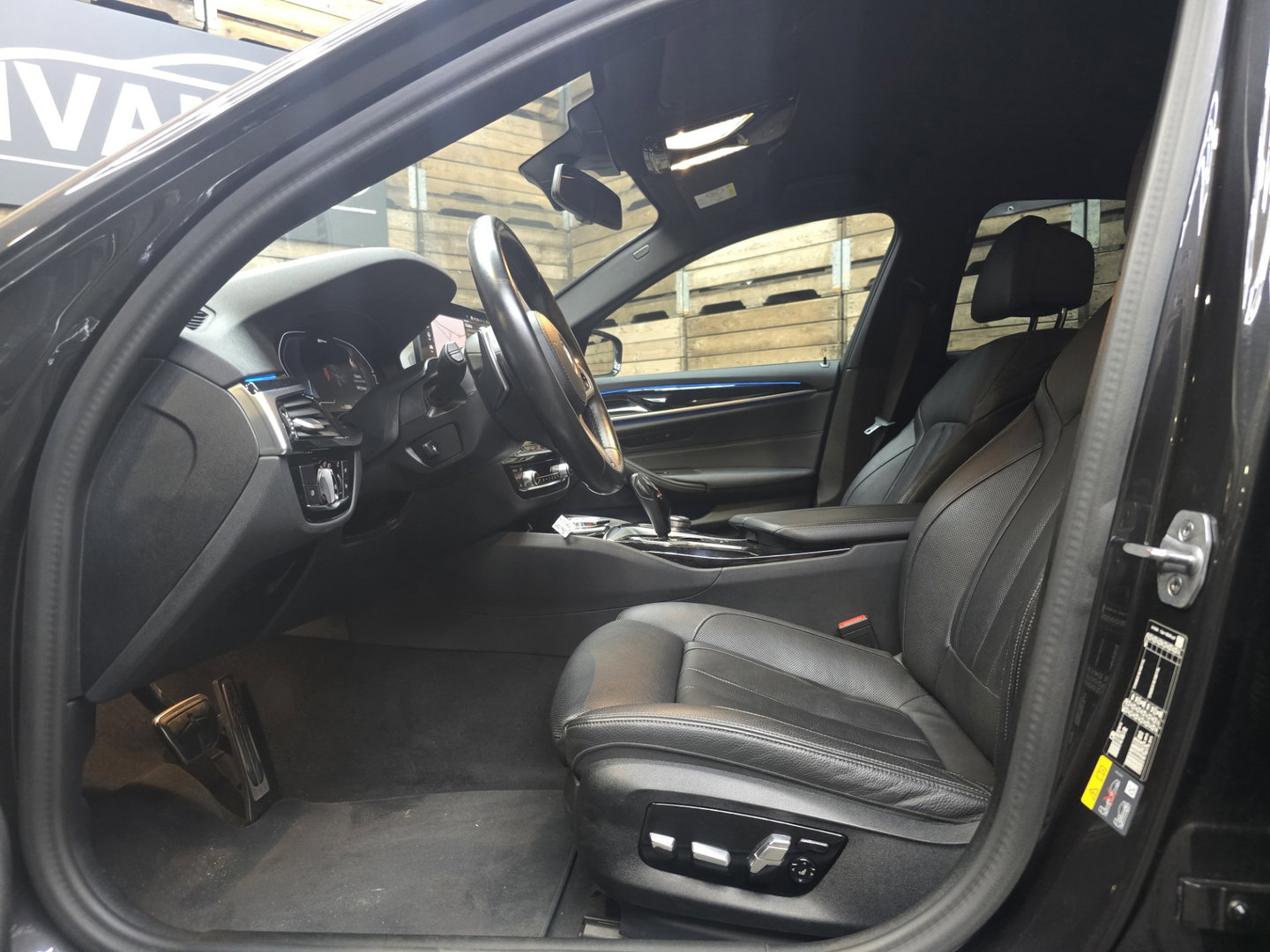 BMW 5 Serie 530e Business Edition M-Sport Plus HUD Navi LED Memory stoelv en koeling LM