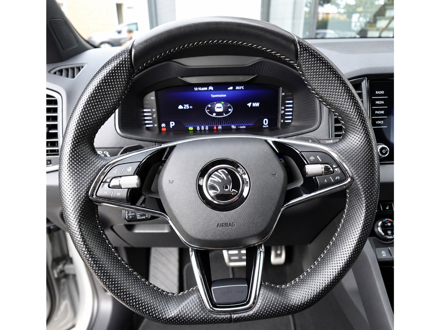 Škoda Karoq 1.5 TSI ACT Sportline Business KEYLESS CAM SFEER