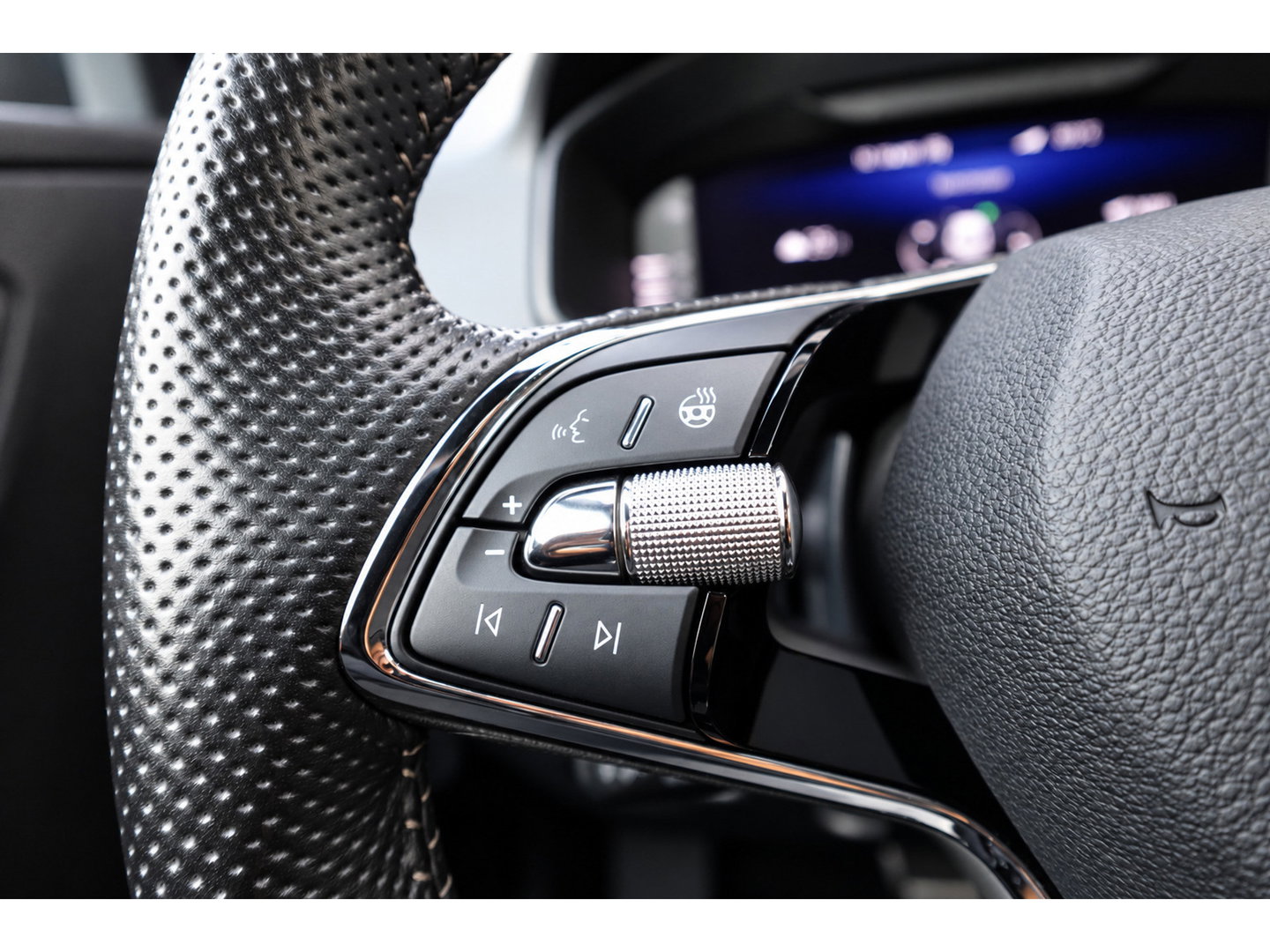 Škoda Karoq 1.5 TSI ACT Sportline Business KEYLESS CAM SFEER
