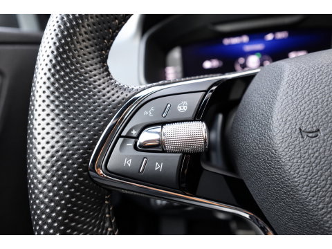 Škoda Karoq 1.5 TSI ACT Sportline Business KEYLESS CAM SFEER