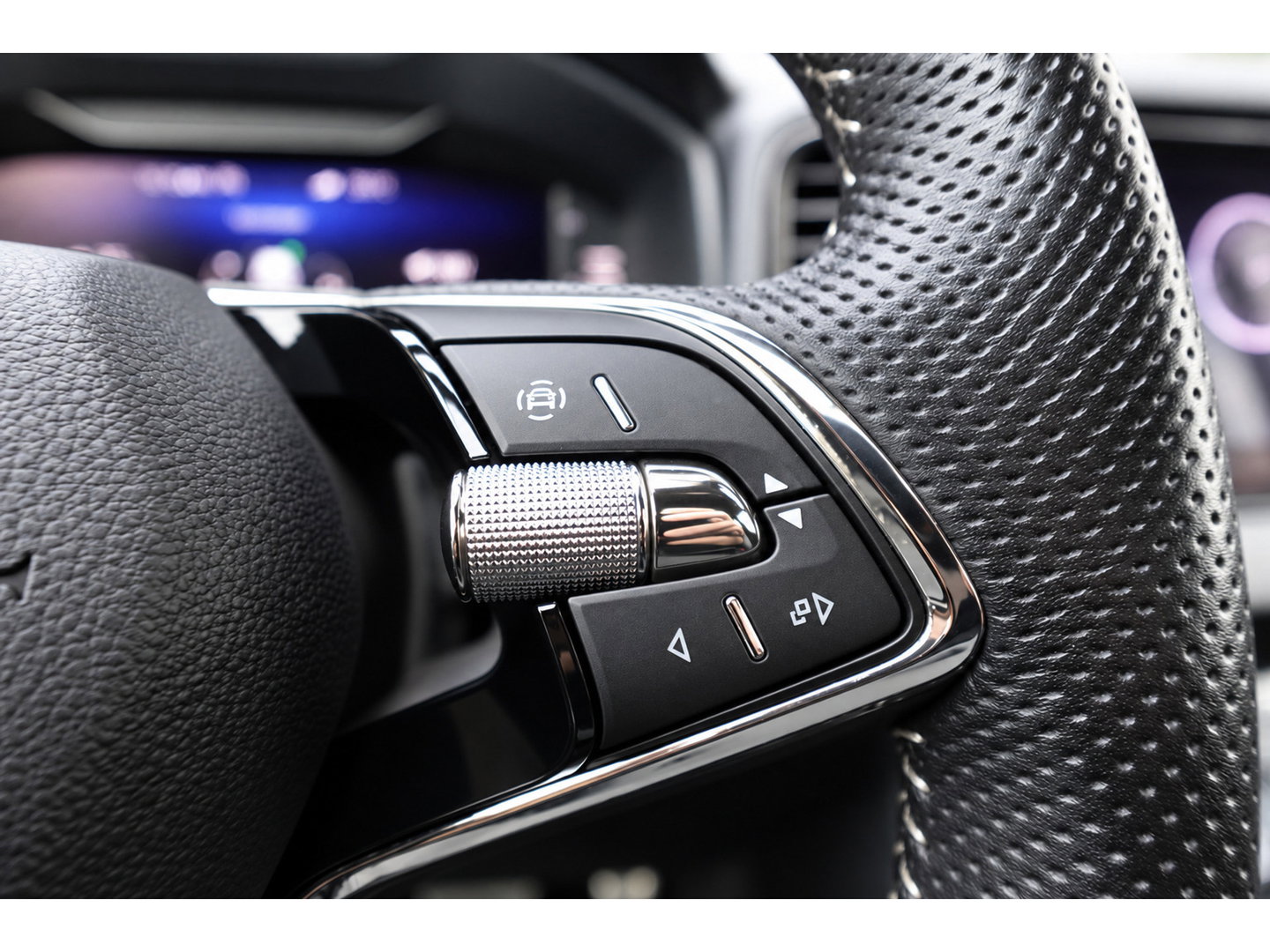 Škoda Karoq 1.5 TSI ACT Sportline Business KEYLESS CAM SFEER