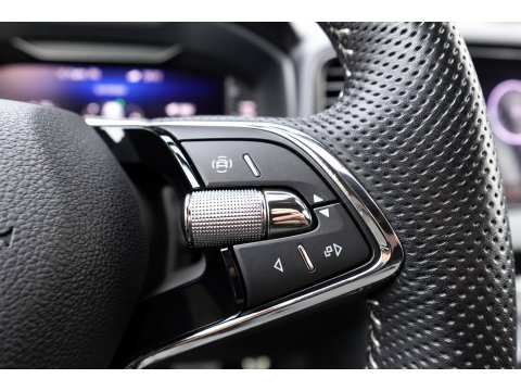 Škoda Karoq 1.5 TSI ACT Sportline Business KEYLESS CAM SFEER