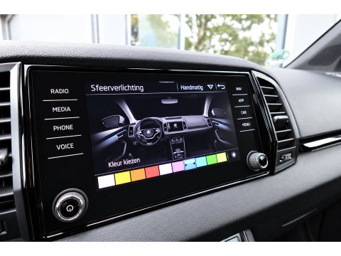Škoda Karoq 1.5 TSI ACT Sportline Business KEYLESS CAM SFEER