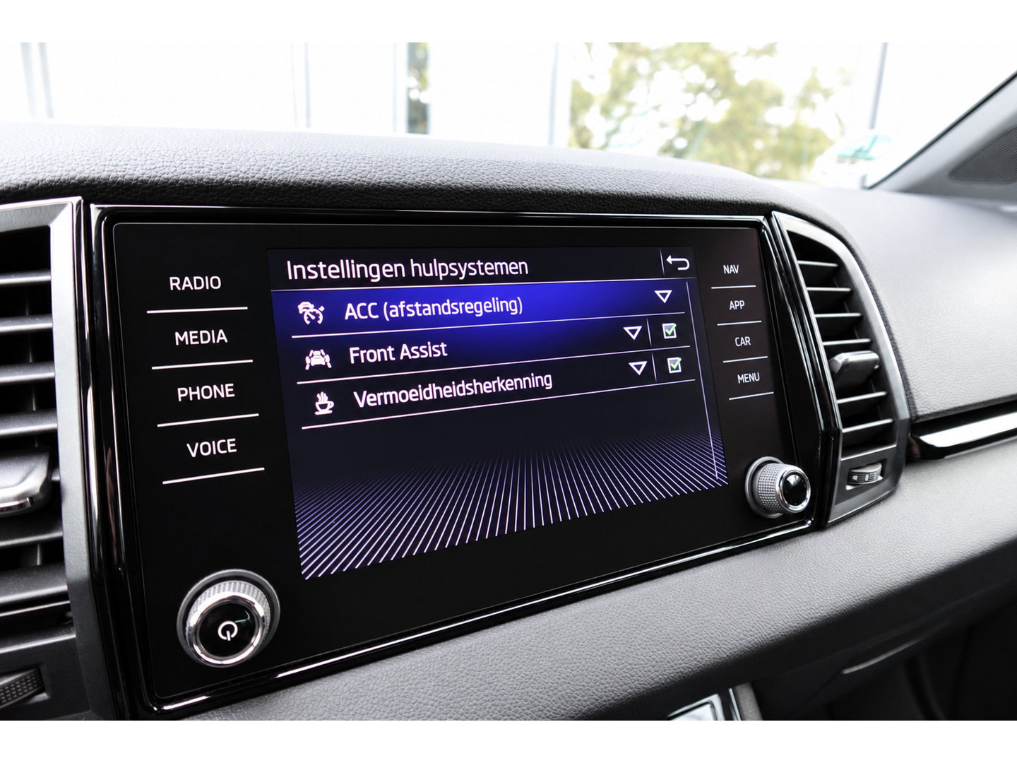Škoda Karoq 1.5 TSI ACT Sportline Business KEYLESS CAM SFEER