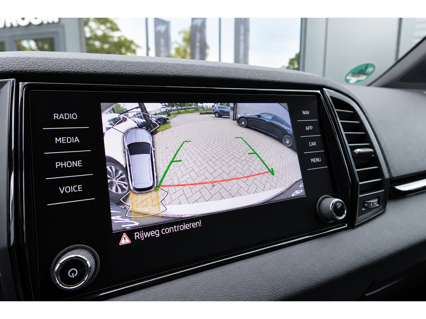 Škoda Karoq 1.5 TSI ACT Sportline Business KEYLESS CAM SFEER