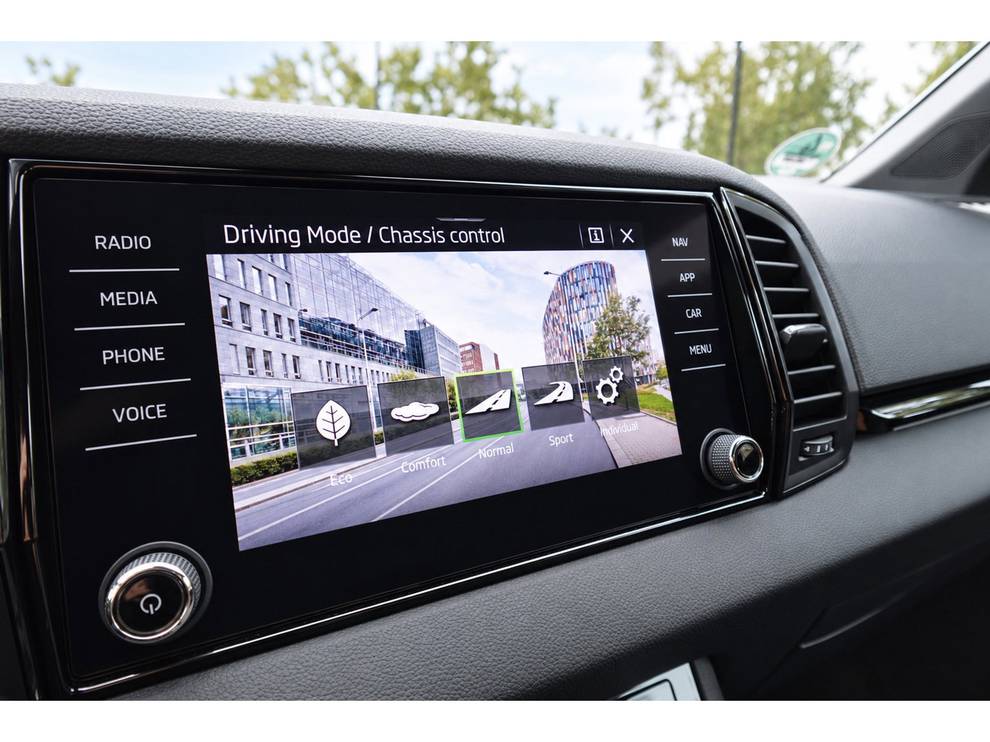 Škoda Karoq 1.5 TSI ACT Sportline Business KEYLESS CAM SFEER