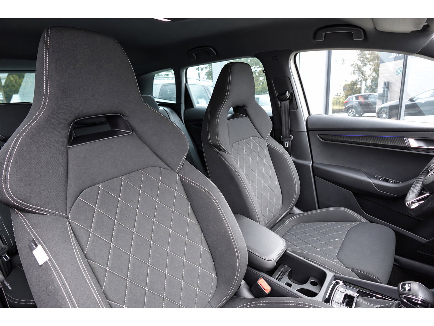 Škoda Karoq 1.5 TSI ACT Sportline Business KEYLESS CAM SFEER