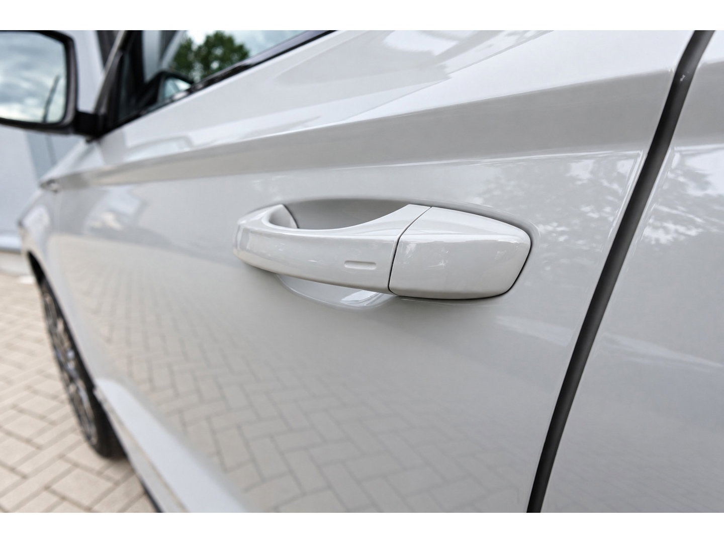 Škoda Karoq 1.5 TSI ACT Sportline Business KEYLESS CAM SFEER