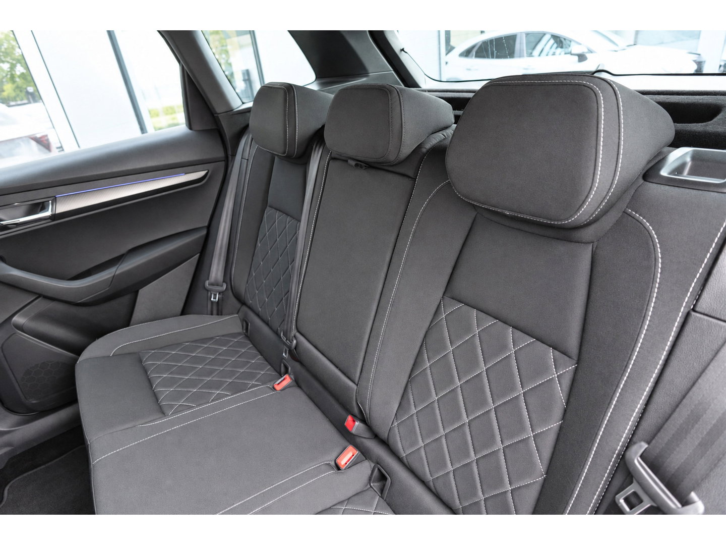 Škoda Karoq 1.5 TSI ACT Sportline Business KEYLESS CAM SFEER