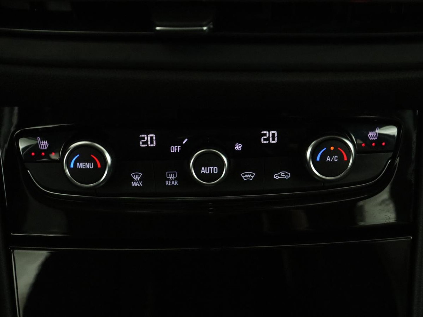 Opel Grandland 1.6 Turbo Plug-In GSE 300PK Hybrid4 4x4 Stoelverwarming | LED | Camera | Dodehoek Ass. | Adapt. cruise |