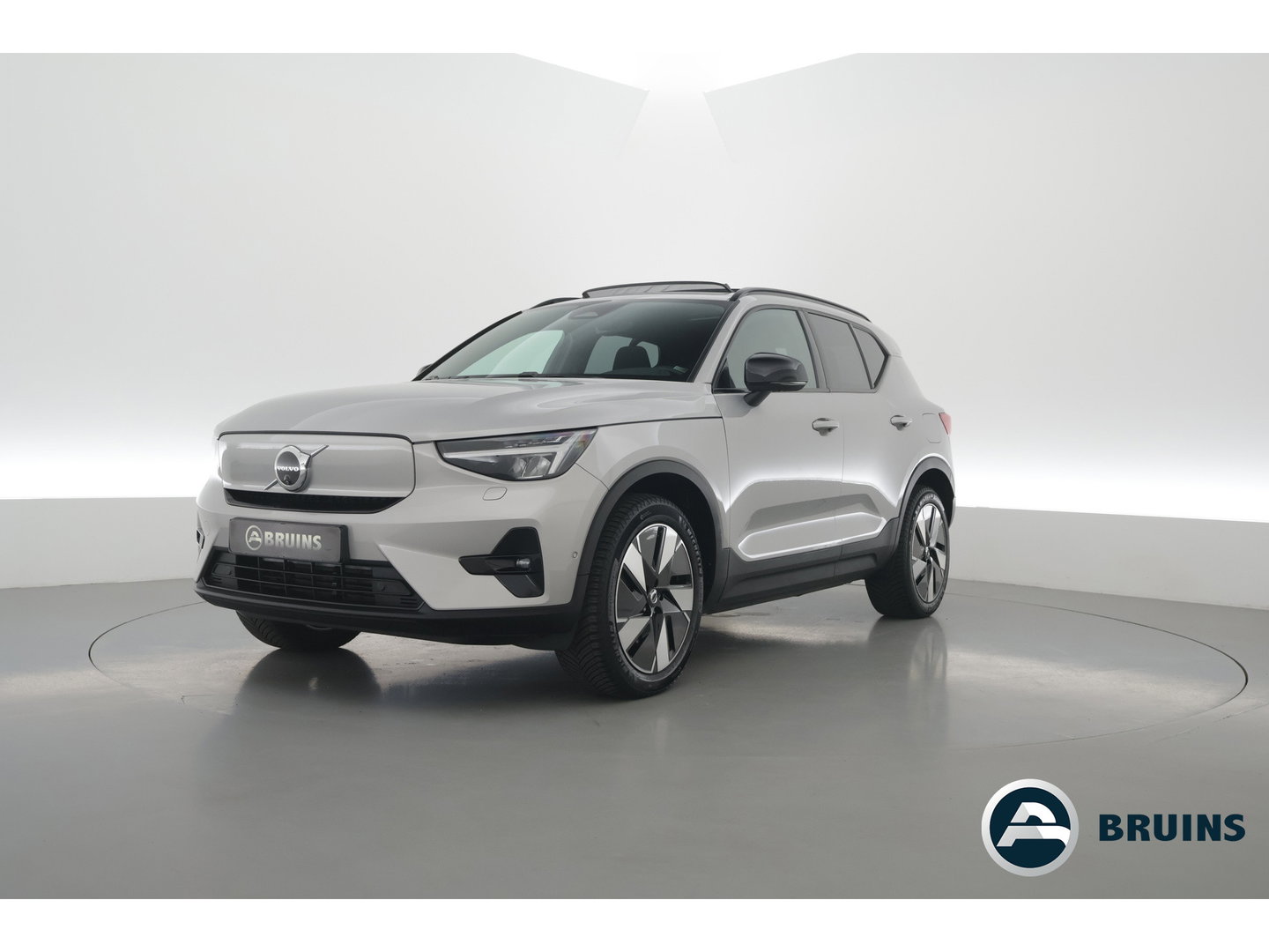 Volvo XC40 Single Motor Extended Range Ultimate 82 kWh | 572km WLTP | SOH 96% | Pano-dak | 360 camera | Elek. vers. stoelen | H&K Audio |