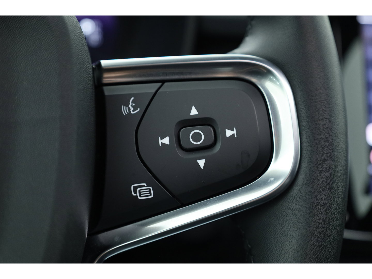 Volvo XC40 Single Motor Extended Range Ultimate 82 kWh | 572km WLTP | SOH 96% | Pano-dak | 360 camera | Elek. vers. stoelen | H&K Audio |