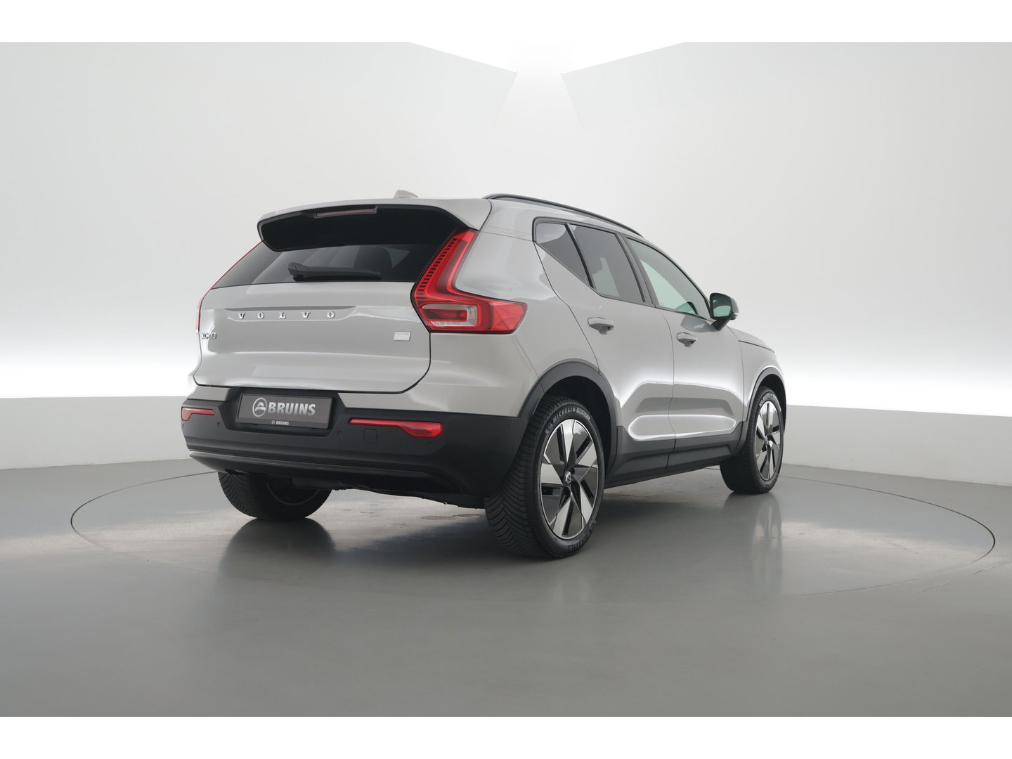 Volvo XC40 Single Motor Extended Range Ultimate 82 kWh | 572km WLTP | SOH 96% | Pano-dak | 360 camera | Elek. vers. stoelen | H&K Audio |