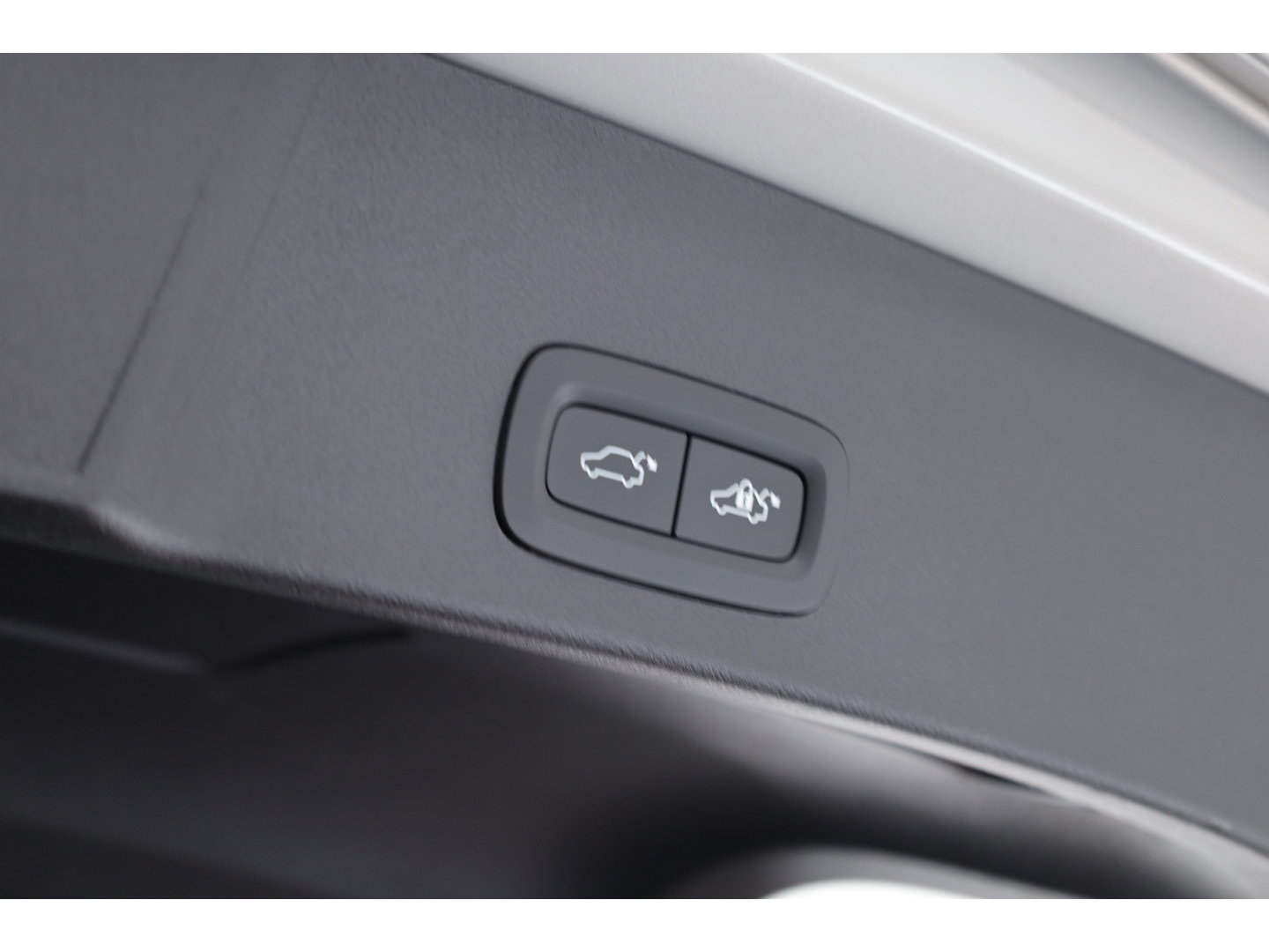 Volvo XC40 Single Motor Extended Range Ultimate 82 kWh | 572km WLTP | SOH 96% | Pano-dak | 360 camera | Elek. vers. stoelen | H&K Audio |