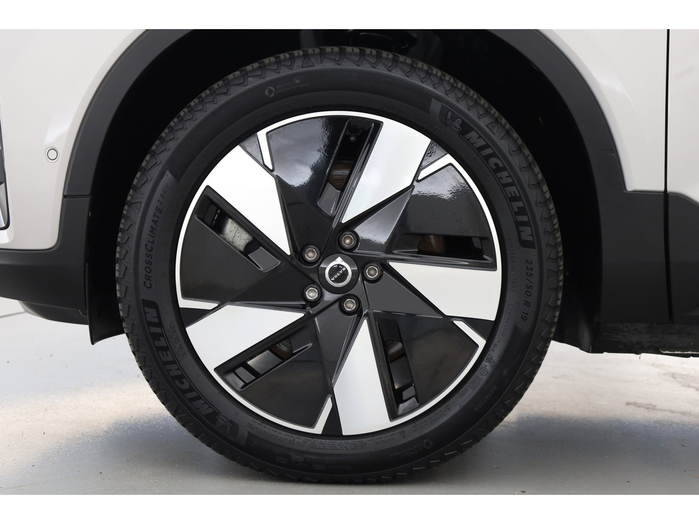 Volvo XC40 Single Motor Extended Range Ultimate 82 kWh | 572km WLTP | SOH 96% | Pano-dak | 360 camera | Elek. vers. stoelen | H&K Audio |