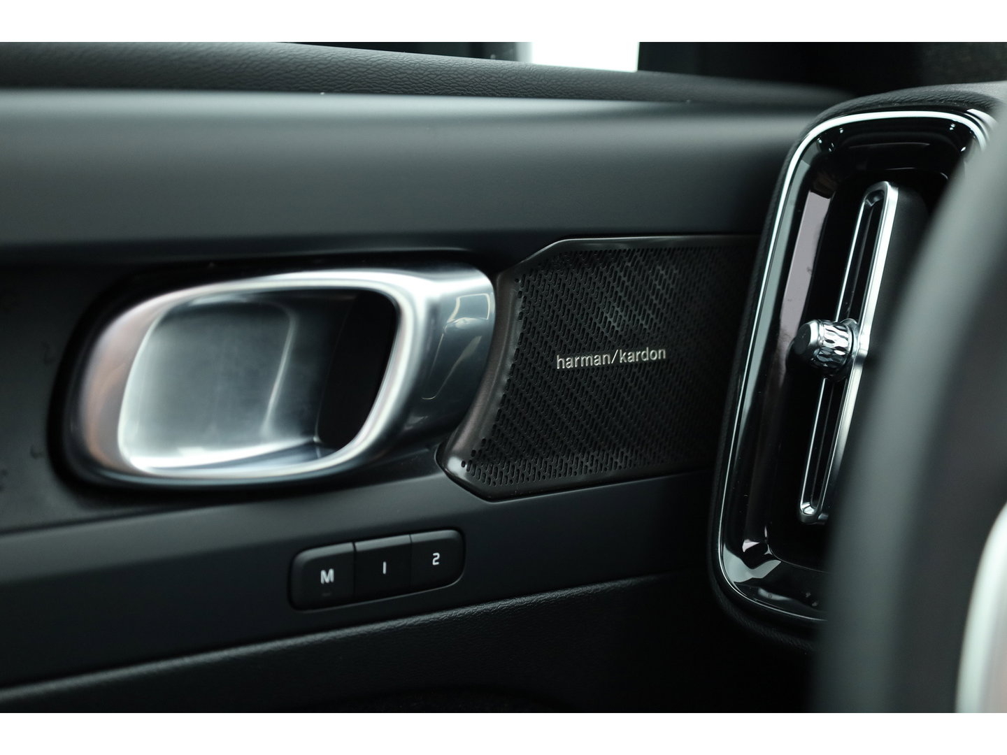 Volvo XC40 Single Motor Extended Range Ultimate 82 kWh | 572km WLTP | SOH 96% | Pano-dak | 360 camera | Elek. vers. stoelen | H&K Audio |