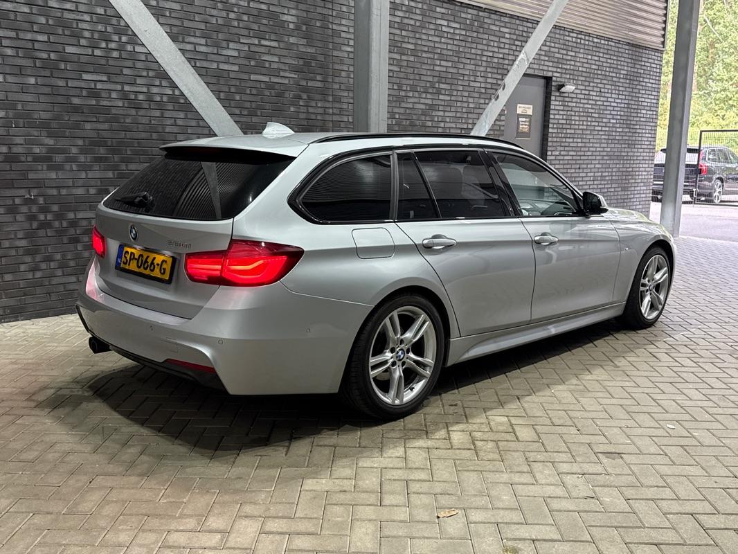 BMW 3 Serie Touring 330i Sport Executive | M-Sport | 18 inch | Leder | Dodehoek detectie | Camera