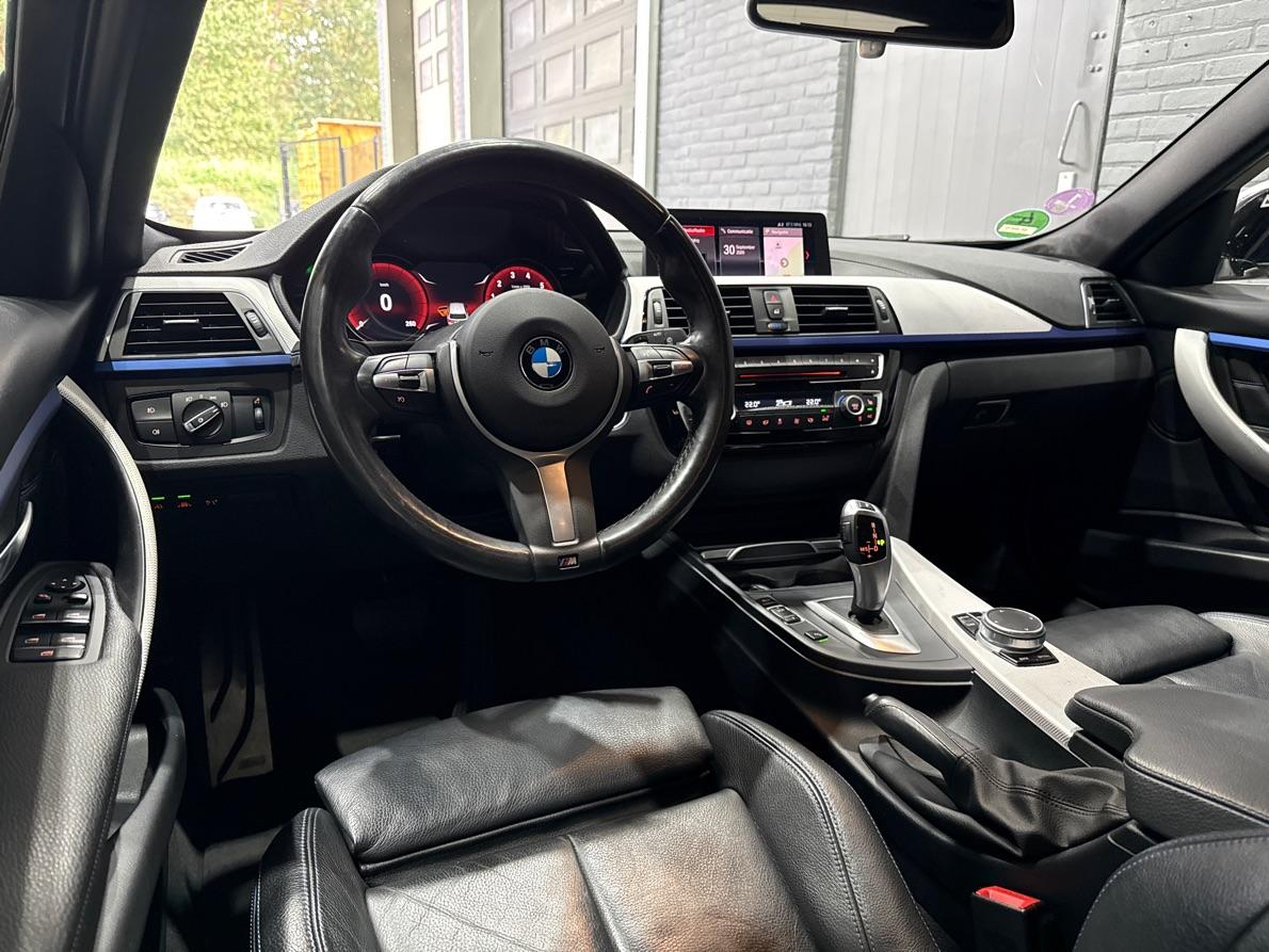 BMW 3 Serie Touring 330i Sport Executive | M-Sport | 18 inch | Leder | Dodehoek detectie | Camera
