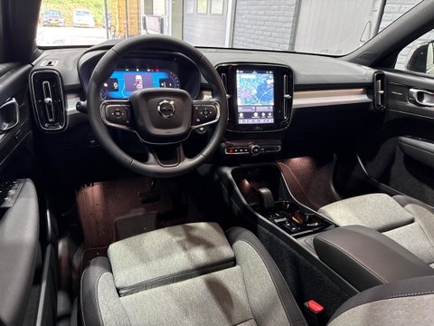 Volvo XC40 2.0 B3 Plus Dark | Harman/Kardon | ACC | 360° Camera | Memory | Keyless | Stoel+Stuurverwarming