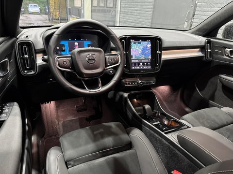 Volvo XC40 2.0 B3 Plus Black Edition | Pilot Assist | Harman/Kardon | BLIS | Stoel- stuurverwarming | 20 inch