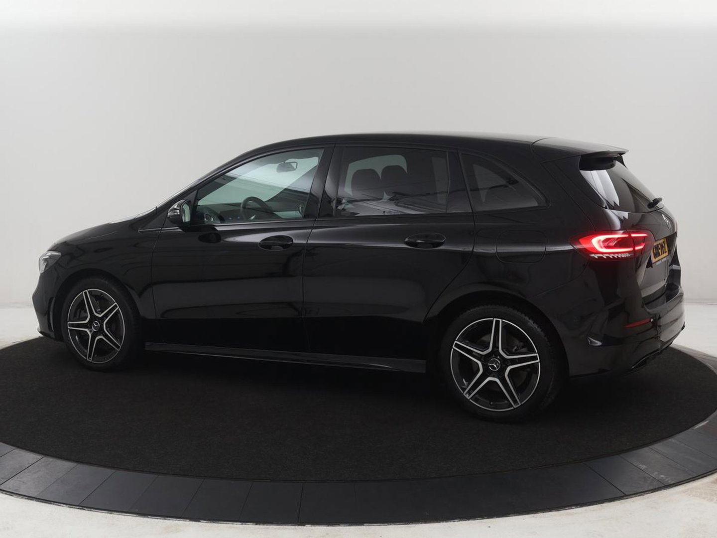 Mercedes-Benz B-Klasse 250 e Premium Plus AMG-Line | Camera | Navigatie | LED | Stoelverwarming |