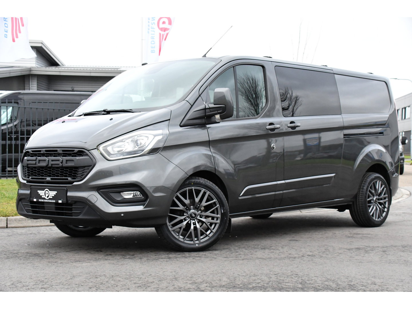 Ford Transit Custom 300 2.0 TDCI L2H1 DC Raptor Edition Limited Camera, Cruise, Carplay, 130pk, Automaat, Sensoren, Multimedia, 2 x Schuifdeur, UNIEK!