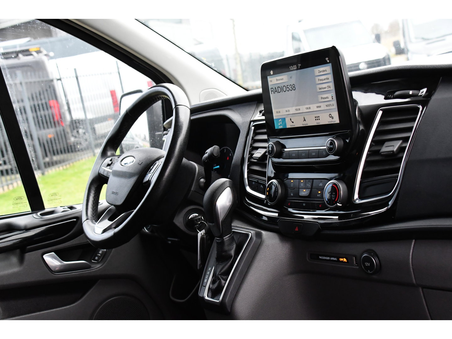Ford Transit Custom 300 2.0 TDCI L2H1 DC Raptor Edition Limited Camera, Cruise, Carplay, 130pk, Automaat, Sensoren, Multimedia, 2 x Schuifdeur, UNIEK!